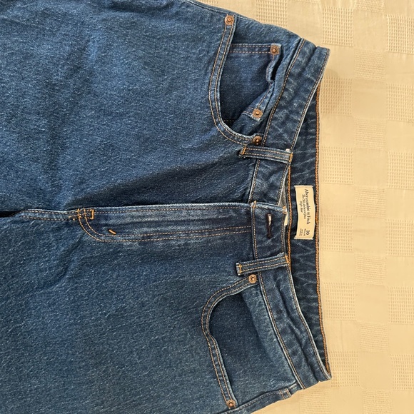 Abercrombie & Fitch - Picture 2 of 3